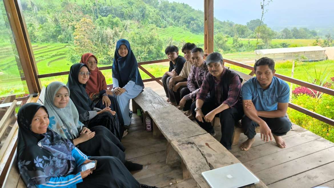 Guru Juga Bisa Menjadi Fotografer Hebat- Workshop fotografer Madani