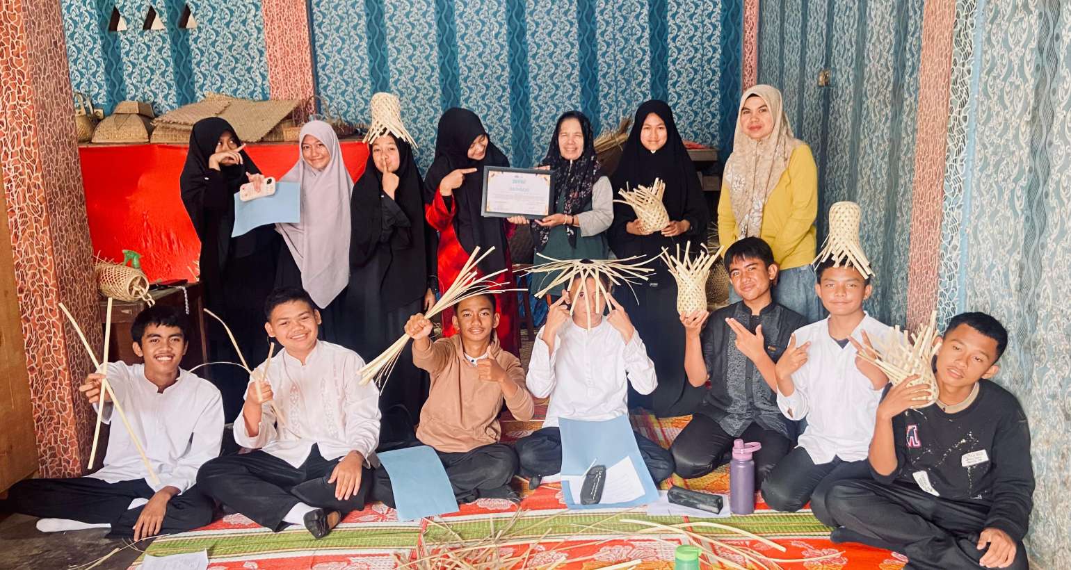 “Outing Class: Menjaga Tradisi, Menumbuhkan Akhlak dan Kreativitas Islami”