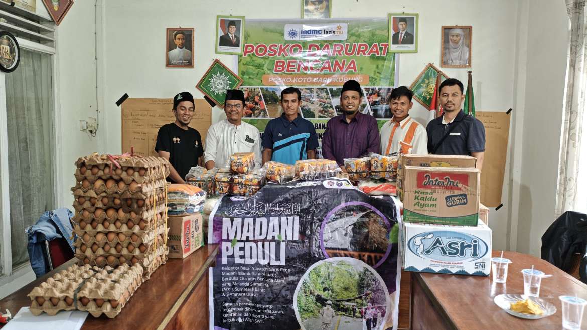 Lazismu Madani Islamic School Payakumbuh: Penyaluran Bantuan Logistik kepada Korban Bencana Alam Banjir Bandang dan Longsor di Kabupaten Solok