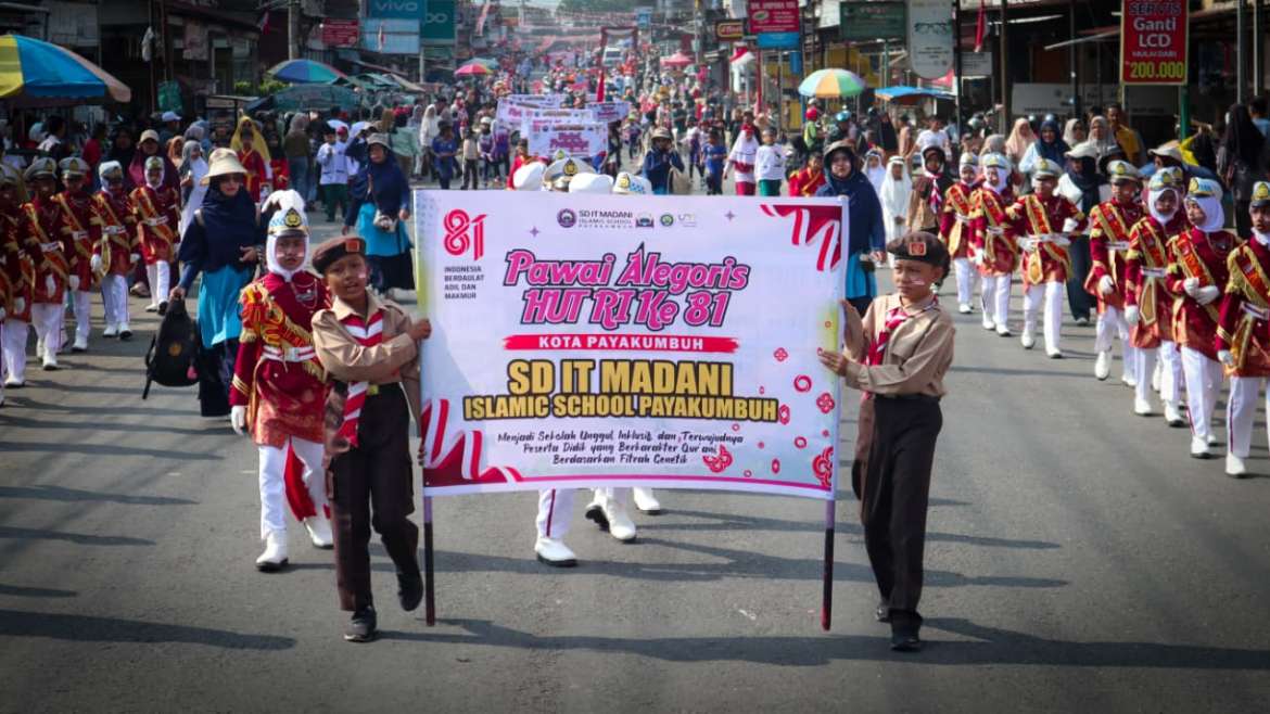 Semarak HUT RI ke-81, SD IT Madani Islamic School Ikut Meriahkan Pawai Alegoris Kota Payakumbuh