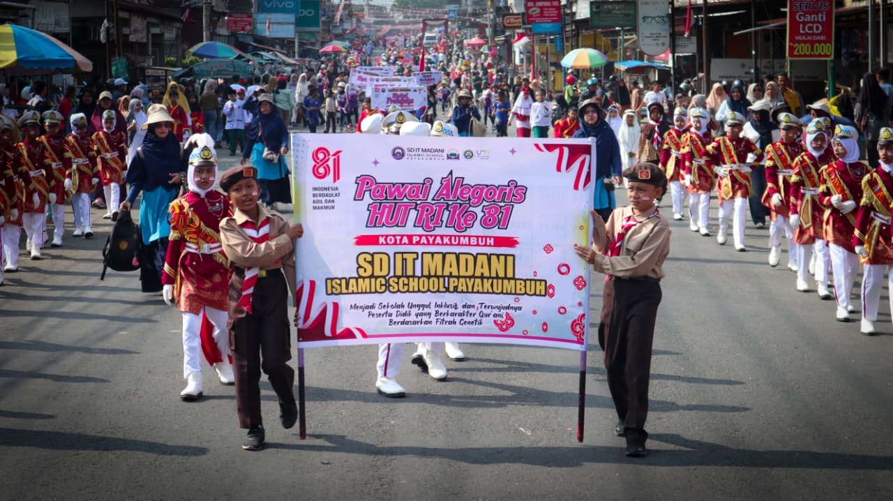 Semarak HUT RI ke-81, SD IT Madani Islamic School Ikut Meriahkan Pawai Alegoris Kota Payakumbuh